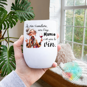 Mamie s'améliore avec le vin